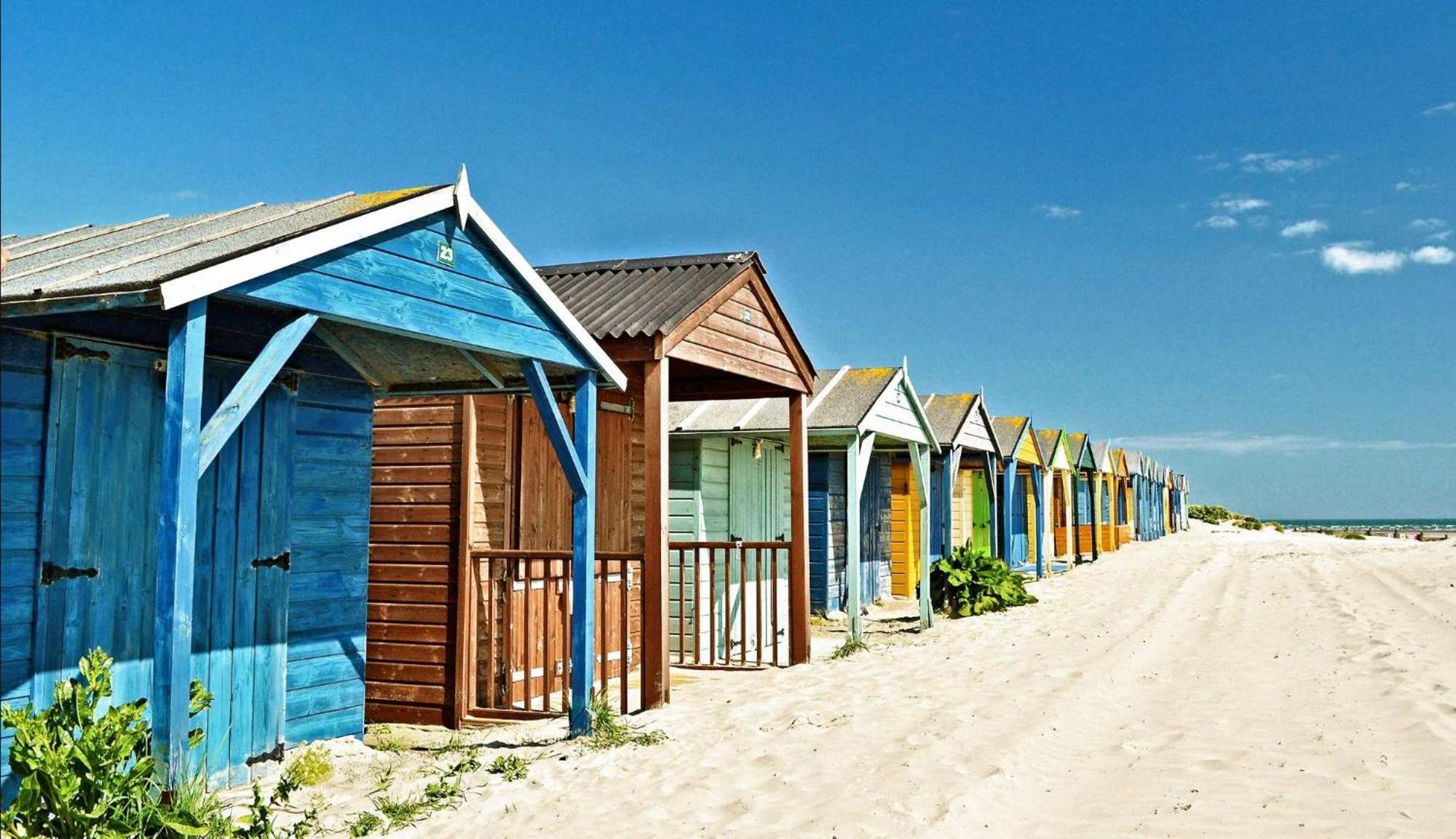 Absolute Beachfront With Decked Garden Oasis And Views Bognor Regis Exterior photo