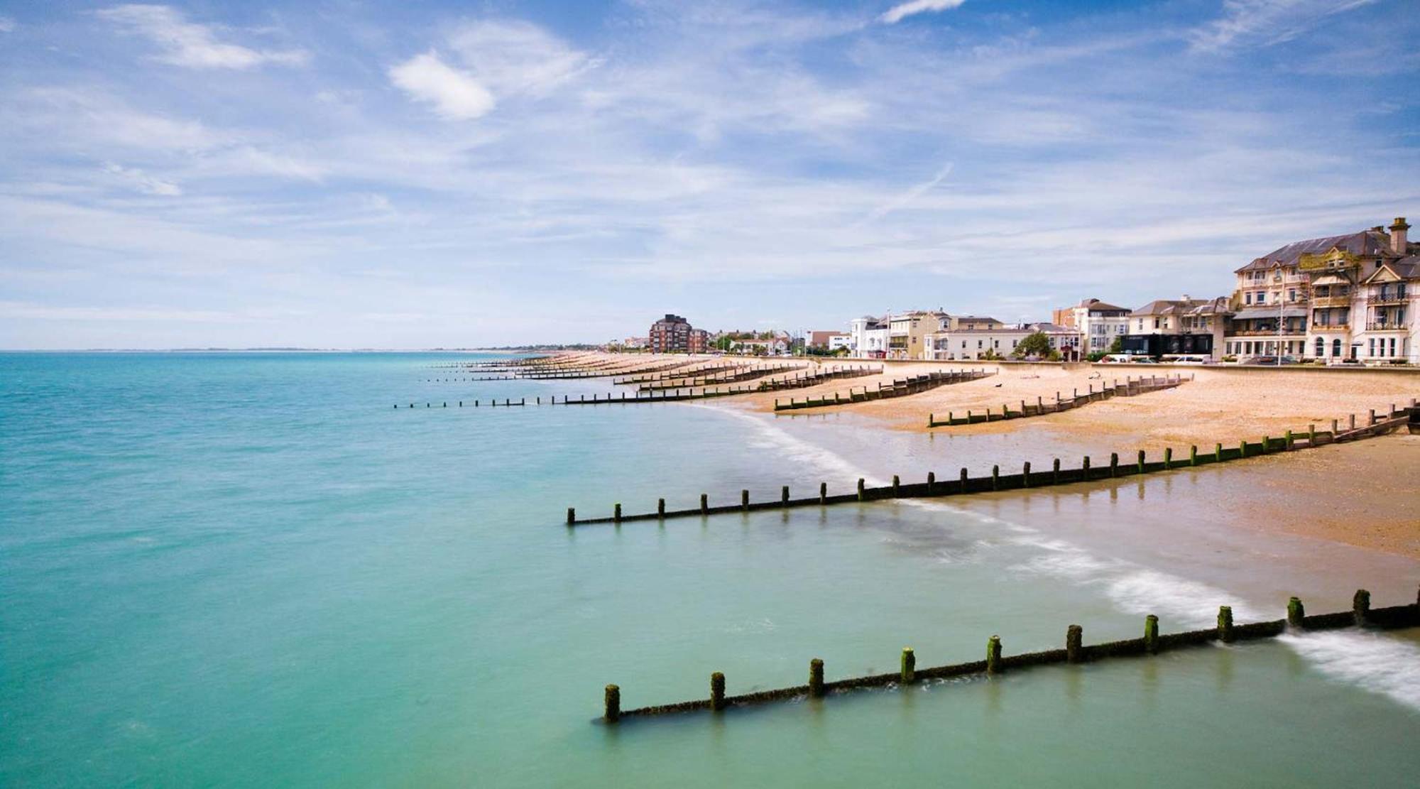 Absolute Beachfront With Decked Garden Oasis And Views Bognor Regis Exterior photo