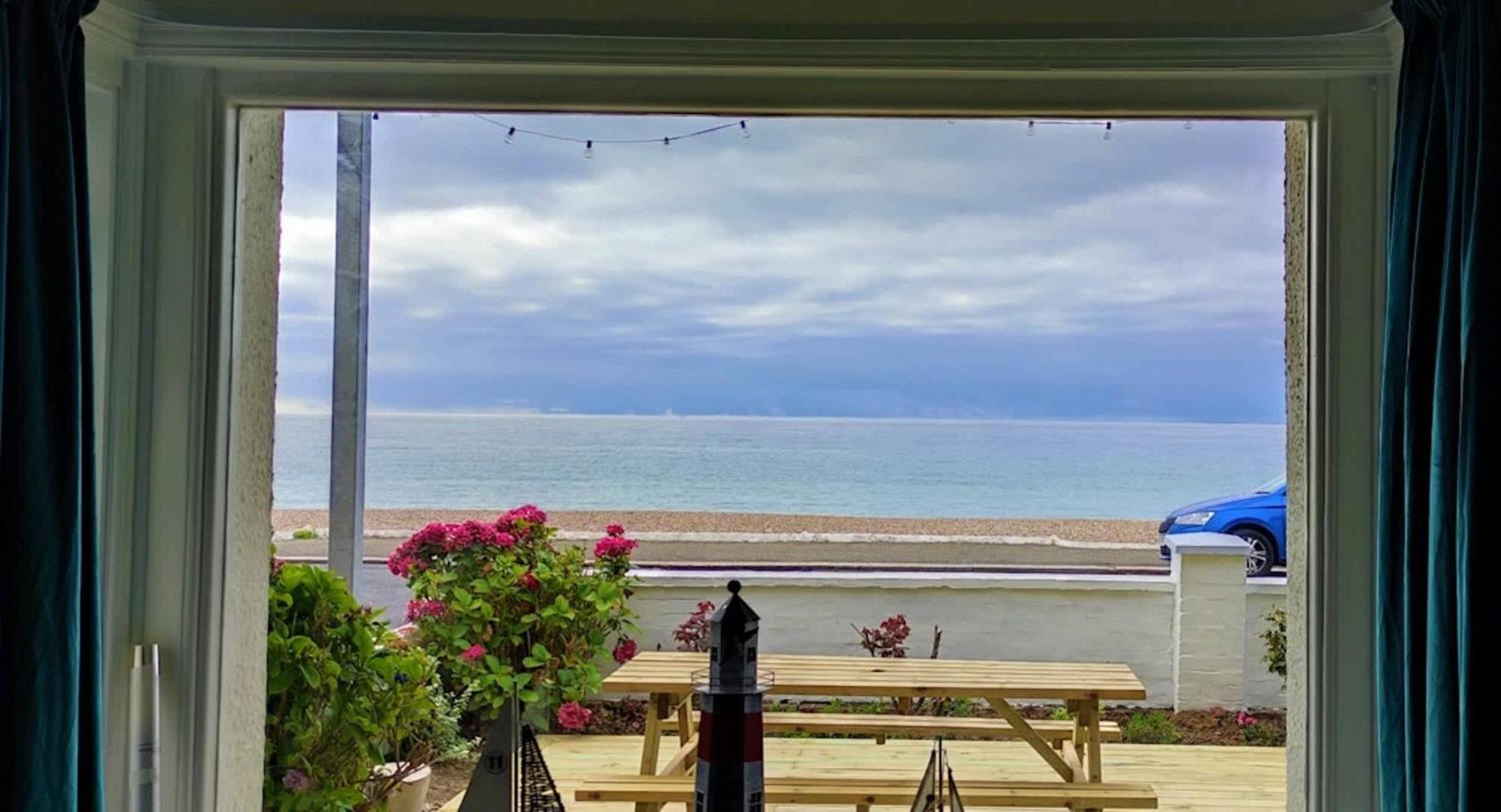Absolute Beachfront With Decked Garden Oasis And Views Bognor Regis Exterior photo