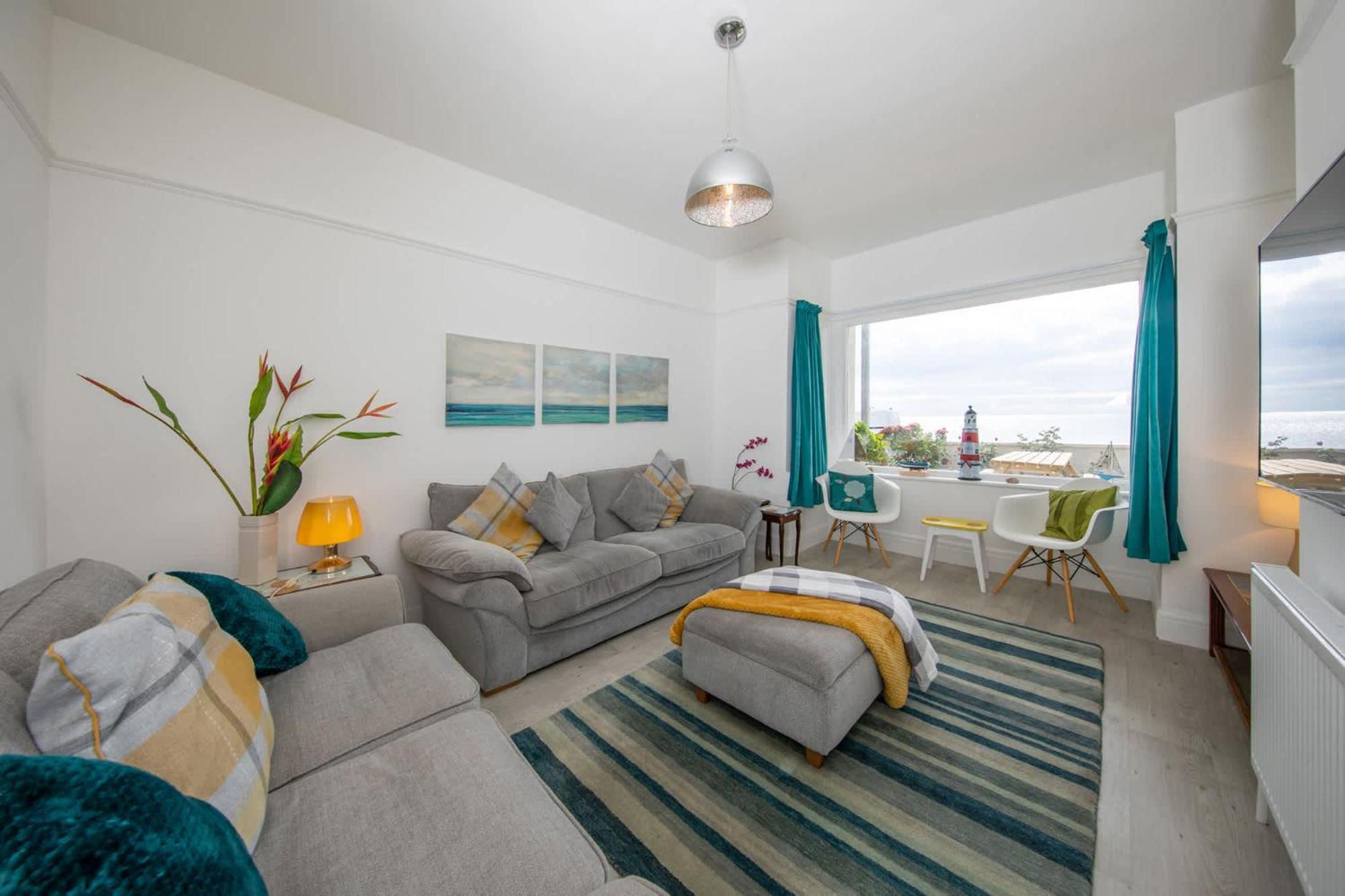 Absolute Beachfront With Decked Garden Oasis And Views Bognor Regis Exterior photo