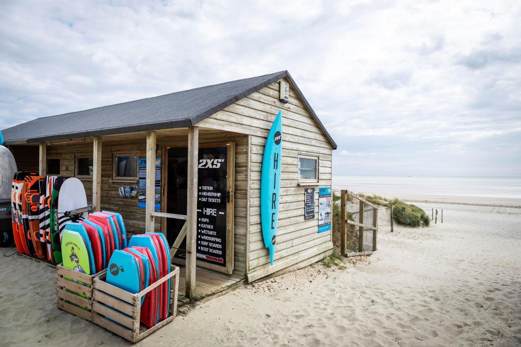 Absolute Beachfront With Decked Garden Oasis And Views Bognor Regis Exterior photo