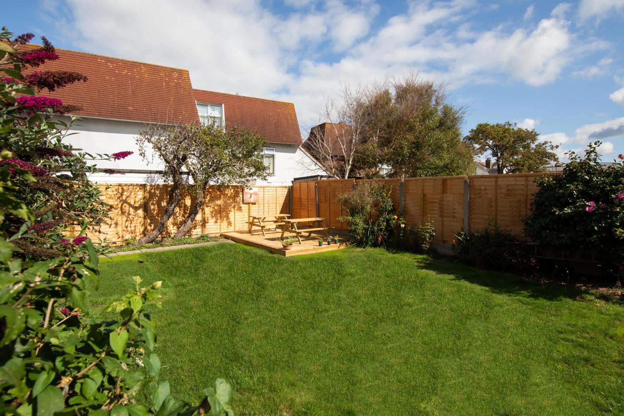 Absolute Beachfront With Decked Garden Oasis And Views Bognor Regis Exterior photo