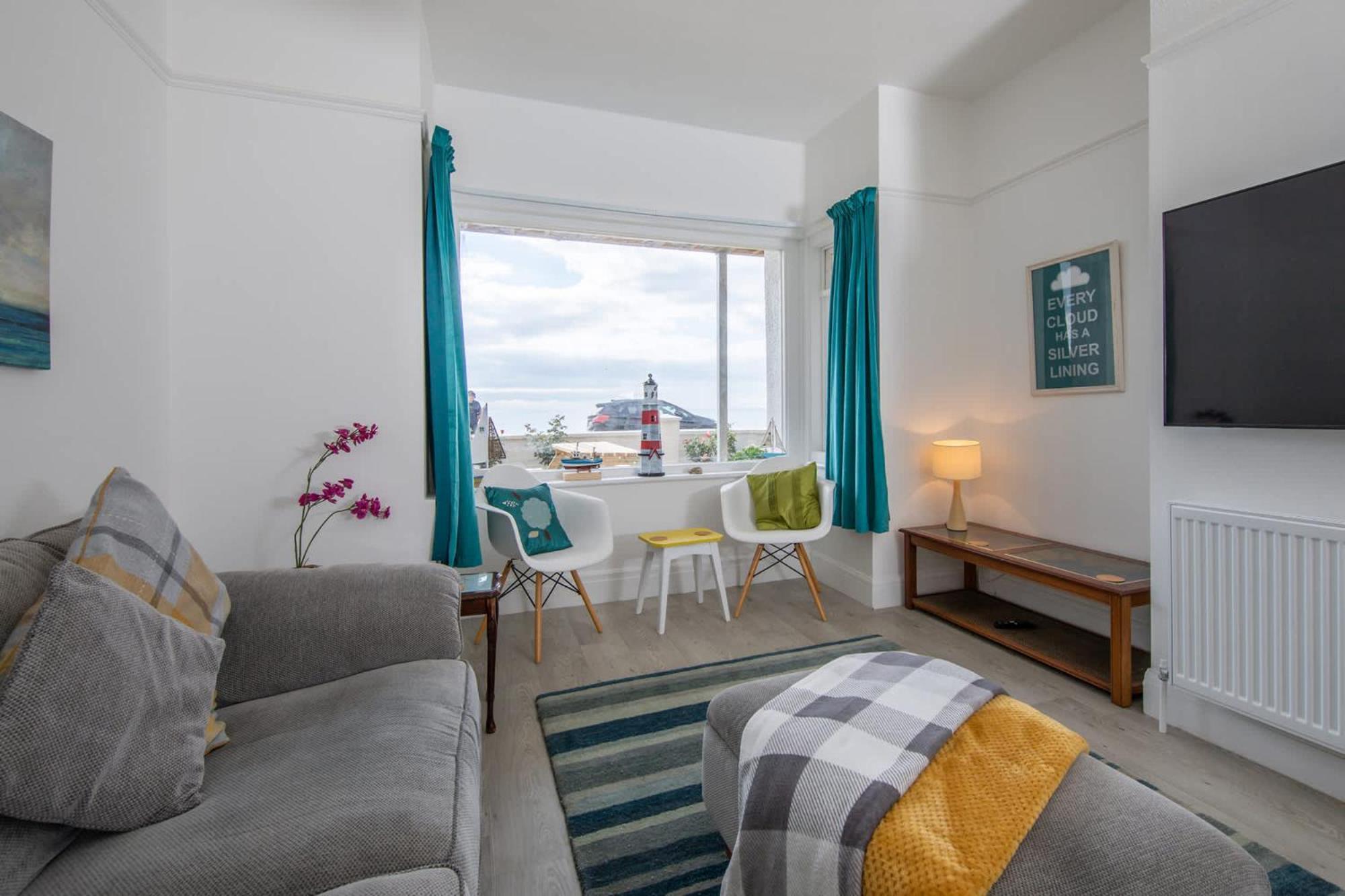 Absolute Beachfront With Decked Garden Oasis And Views Bognor Regis Exterior photo