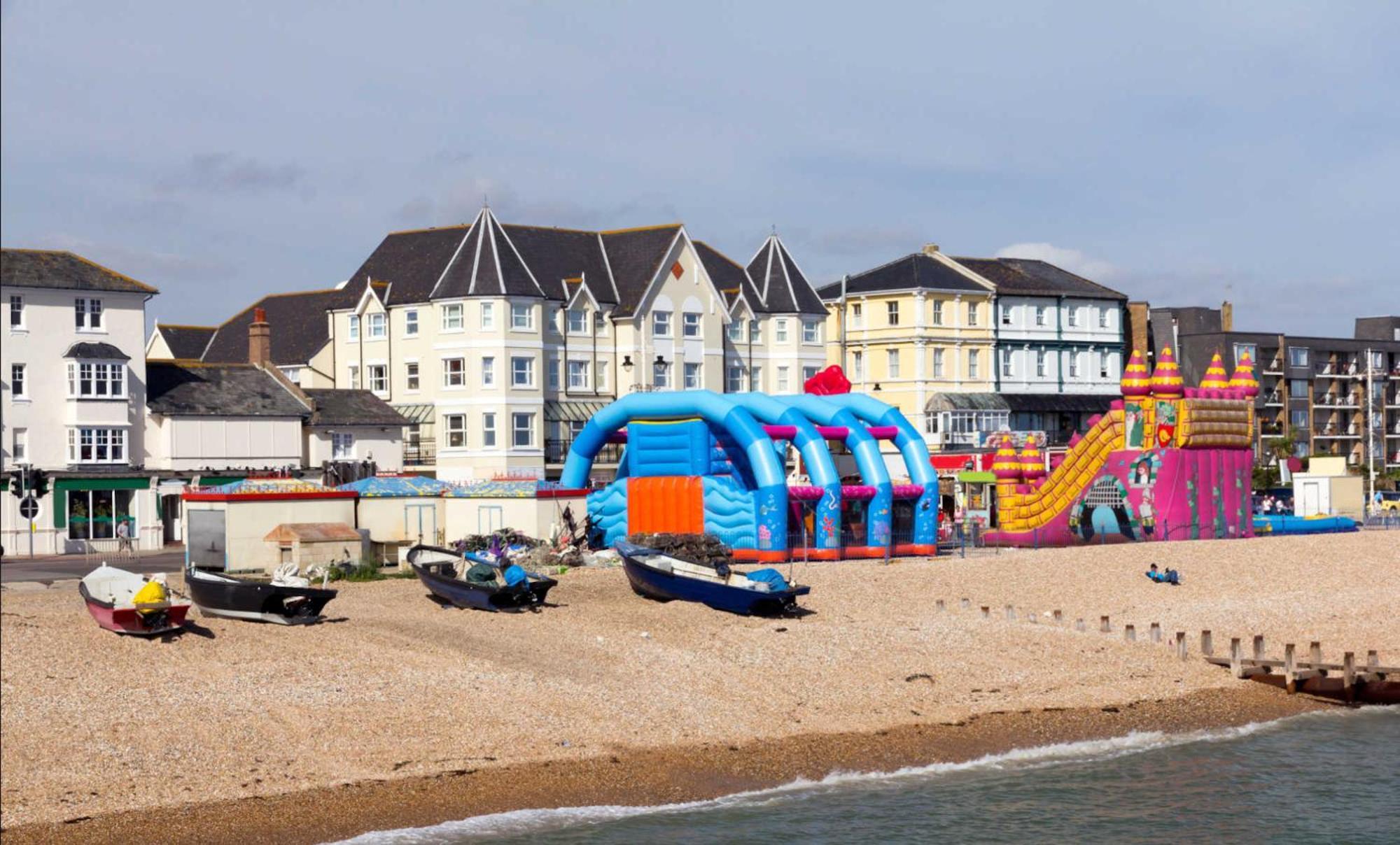 Absolute Beachfront With Decked Garden Oasis And Views Bognor Regis Exterior photo