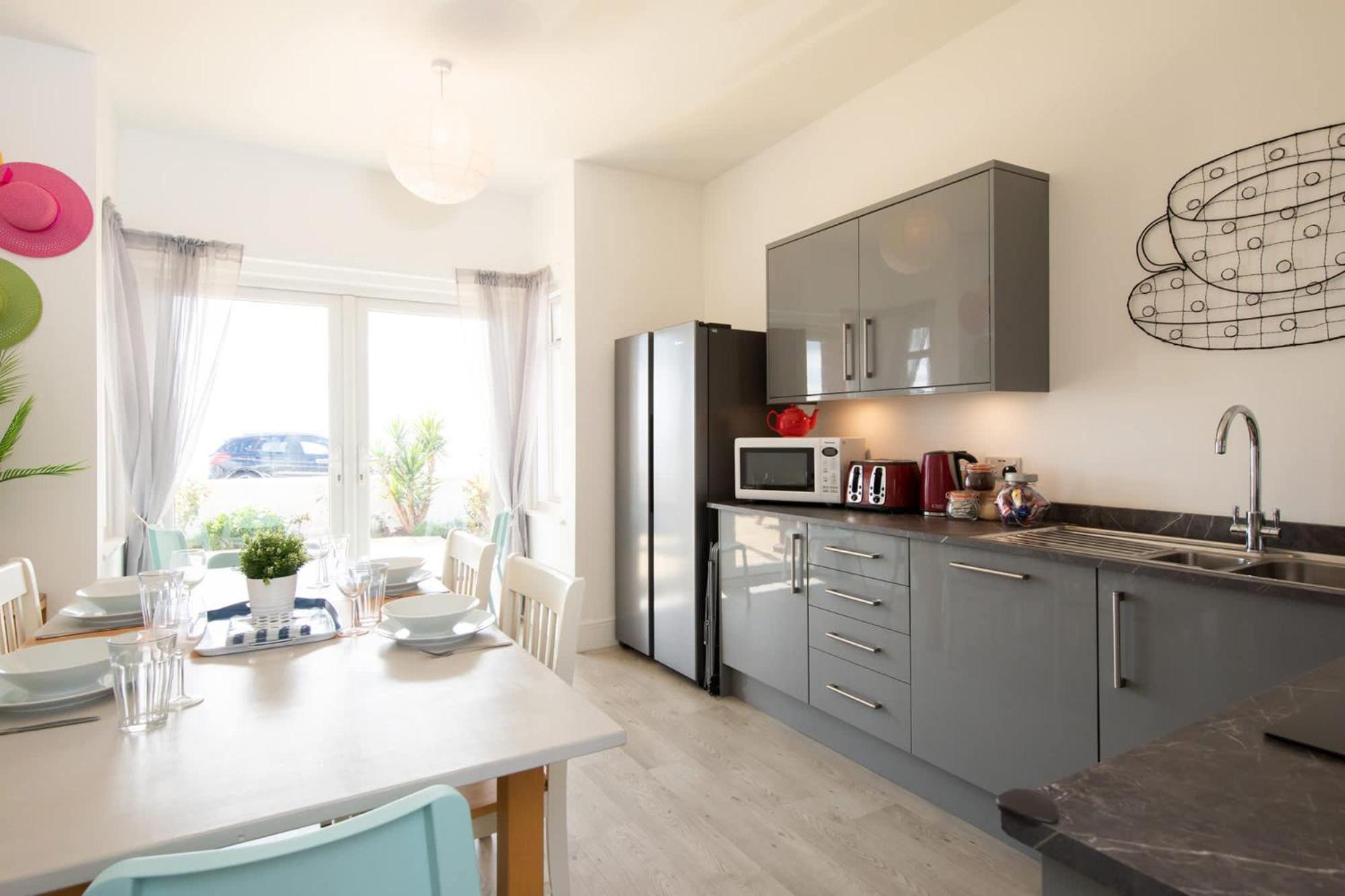 Absolute Beachfront With Decked Garden Oasis And Views Bognor Regis Exterior photo