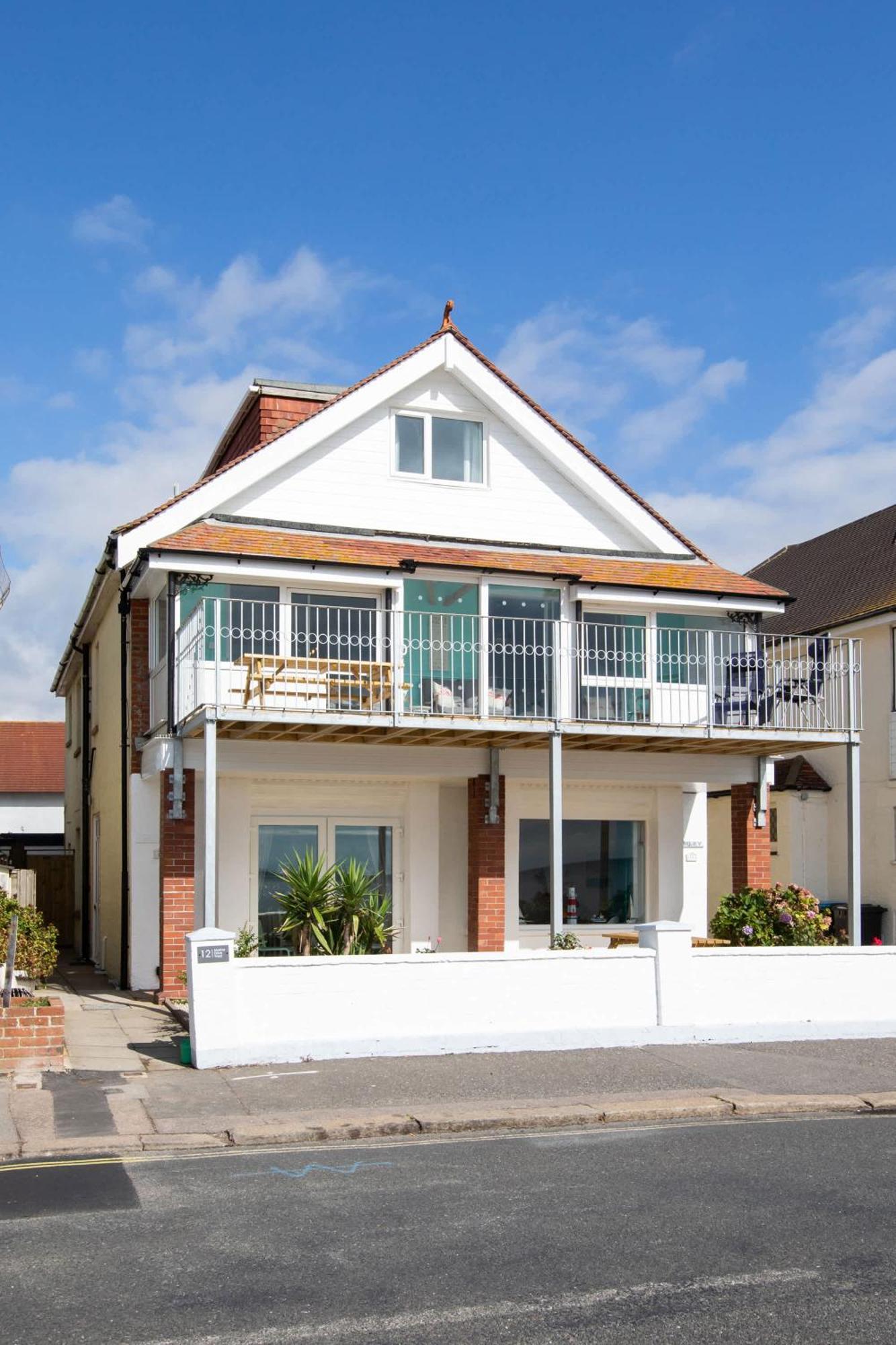 Absolute Beachfront With Decked Garden Oasis And Views Bognor Regis Exterior photo