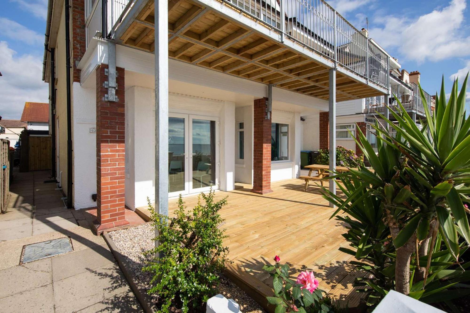 Absolute Beachfront With Decked Garden Oasis And Views Bognor Regis Exterior photo